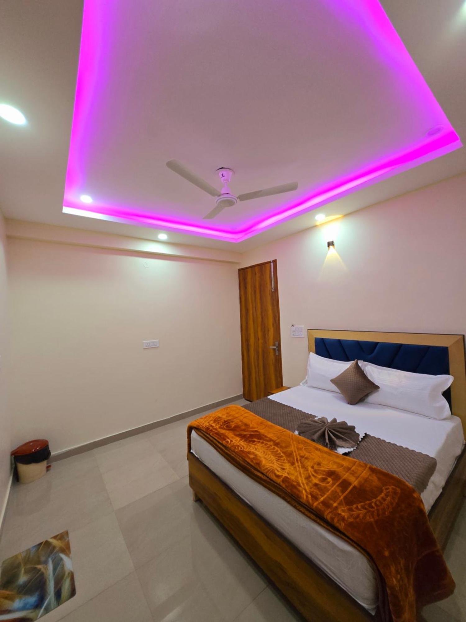 Hotel Blu Plaza Gurgaon Exterior photo