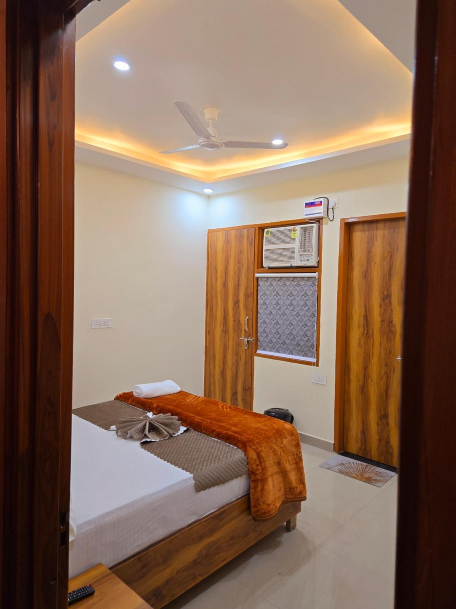 Hotel Blu Plaza Gurgaon Exterior photo